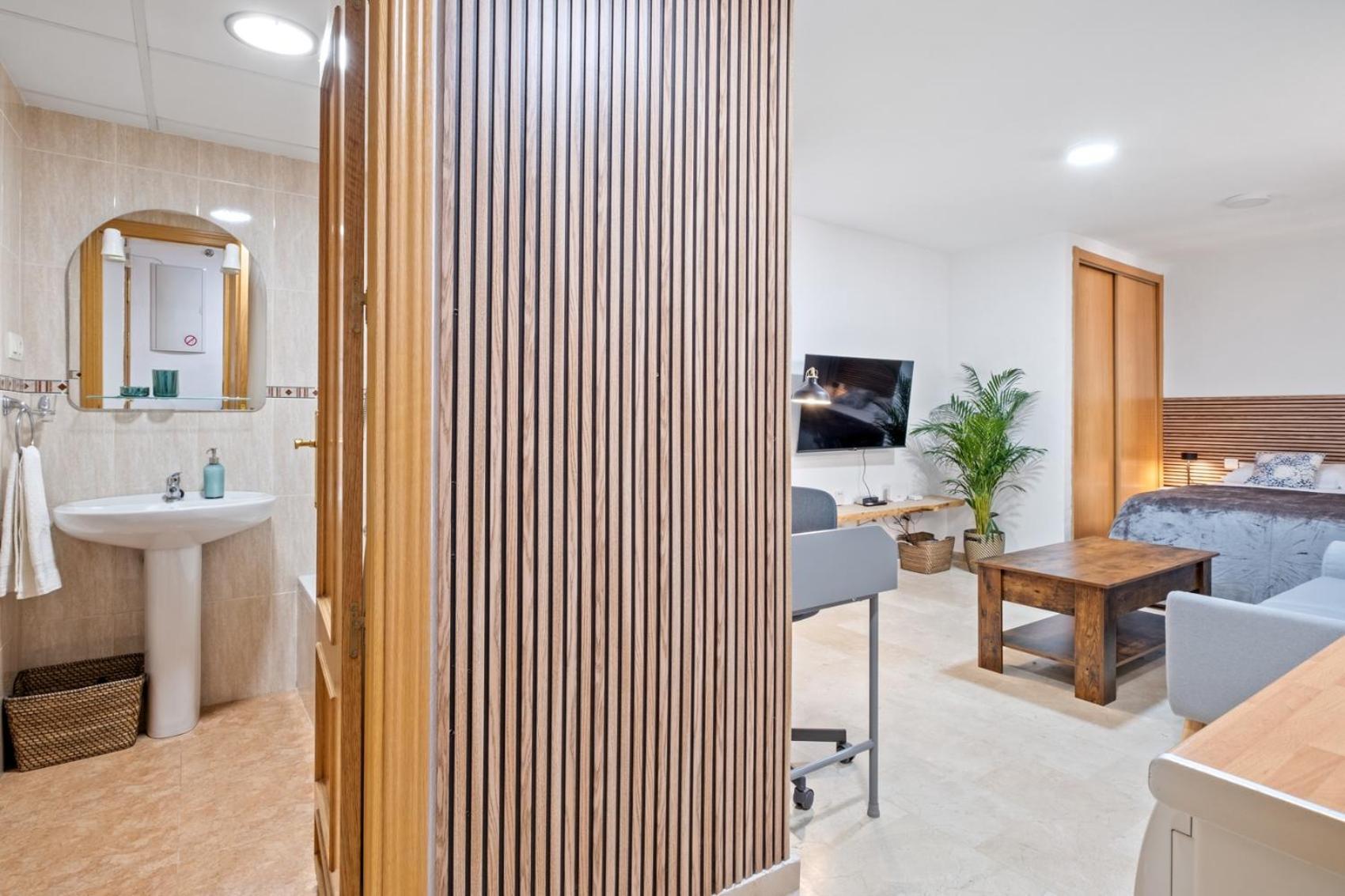 Modern And Comfortable Studio มาลากา ภายนอก รูปภาพ